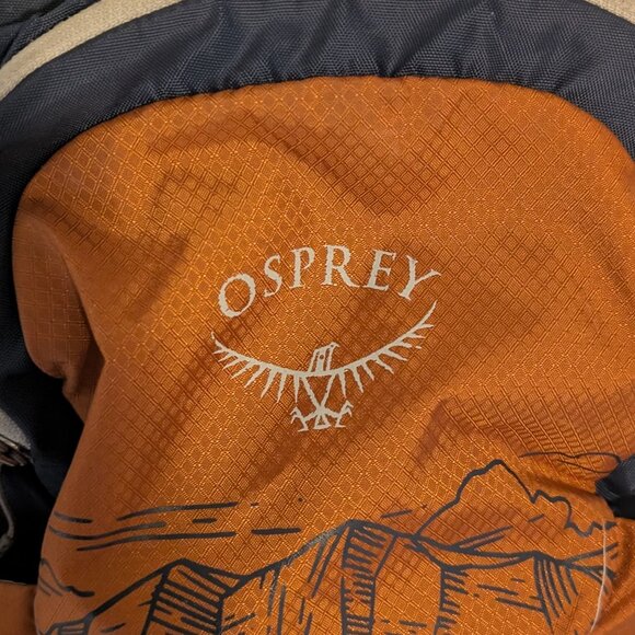 Osprey Daylite Smokey The Bear Daypack - Picture 3 of 7